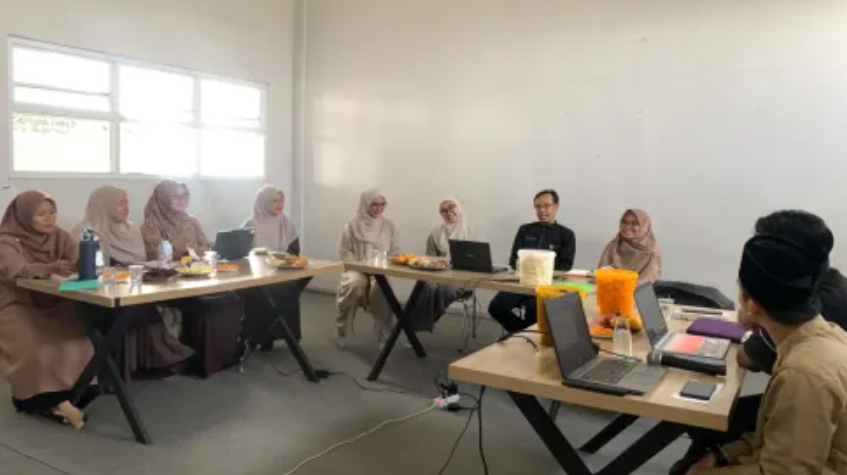 SMP MEP Gelar Pembinaan Review Kurikulum Satuan Pendidikan